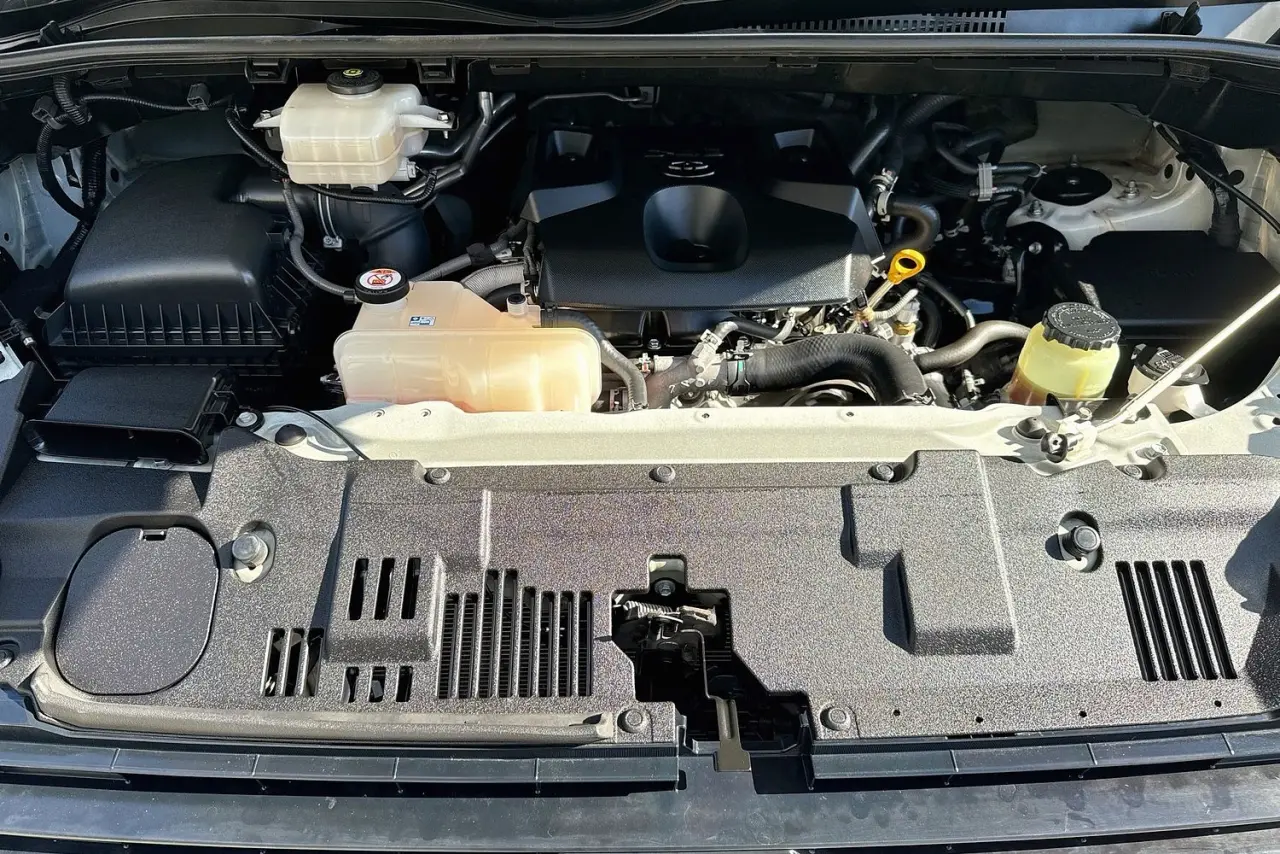 2020 Toyota Hiace Gallery Image 29