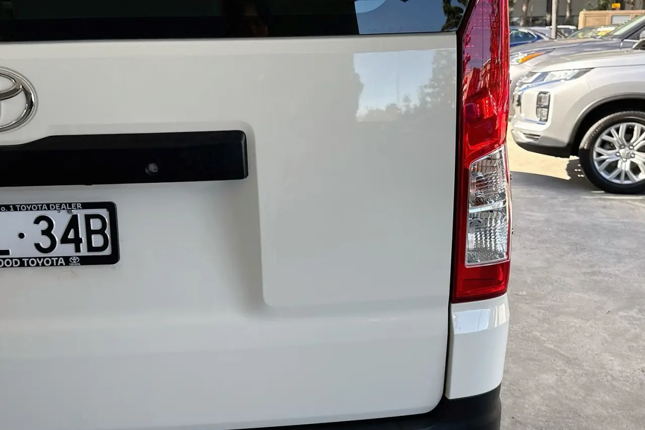2020 Toyota Hiace Gallery Image 9