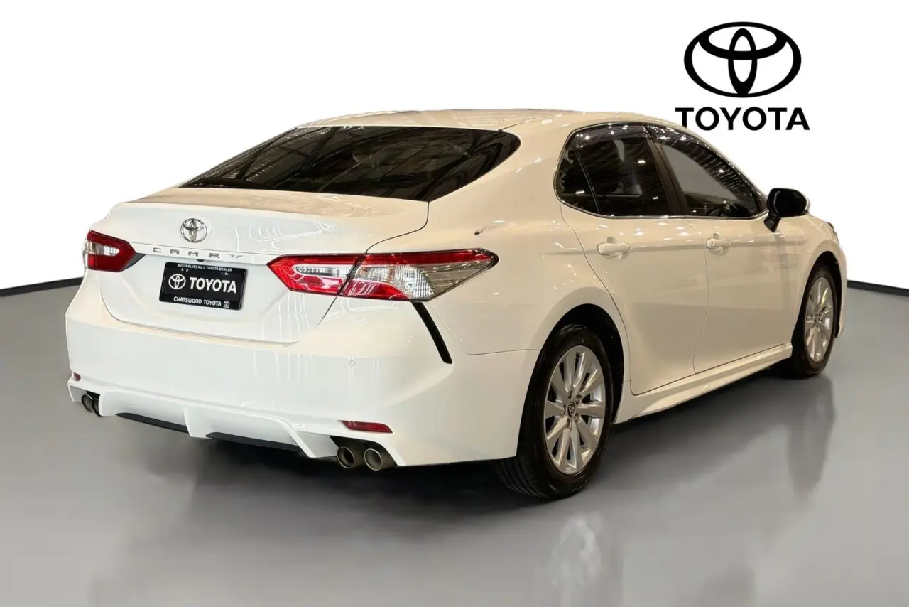 2019 Toyota Camry Gallery Image 10