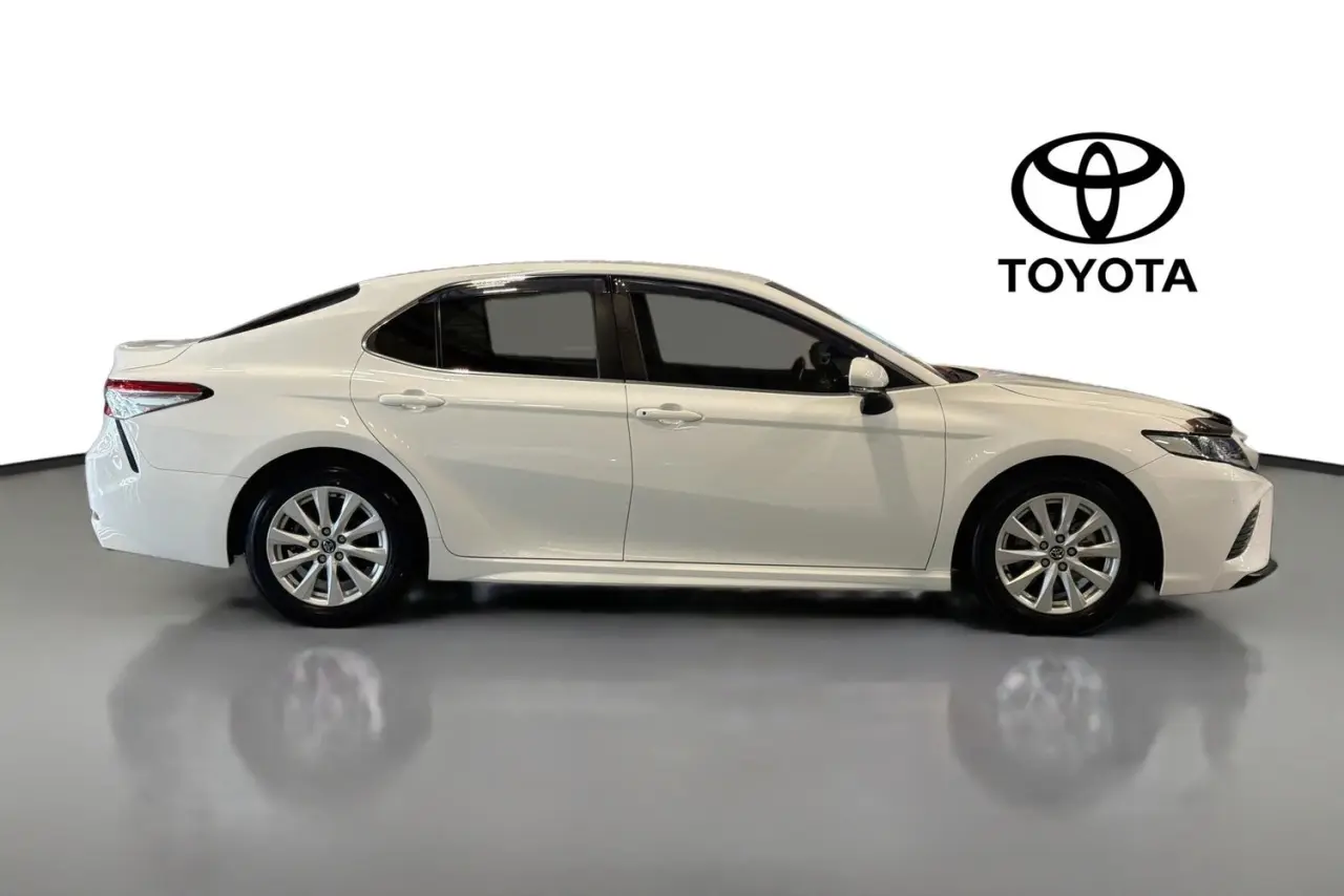 2019 Toyota Camry Gallery Image 11