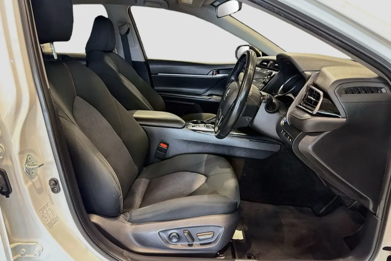 2019 Toyota Camry Gallery Image 13