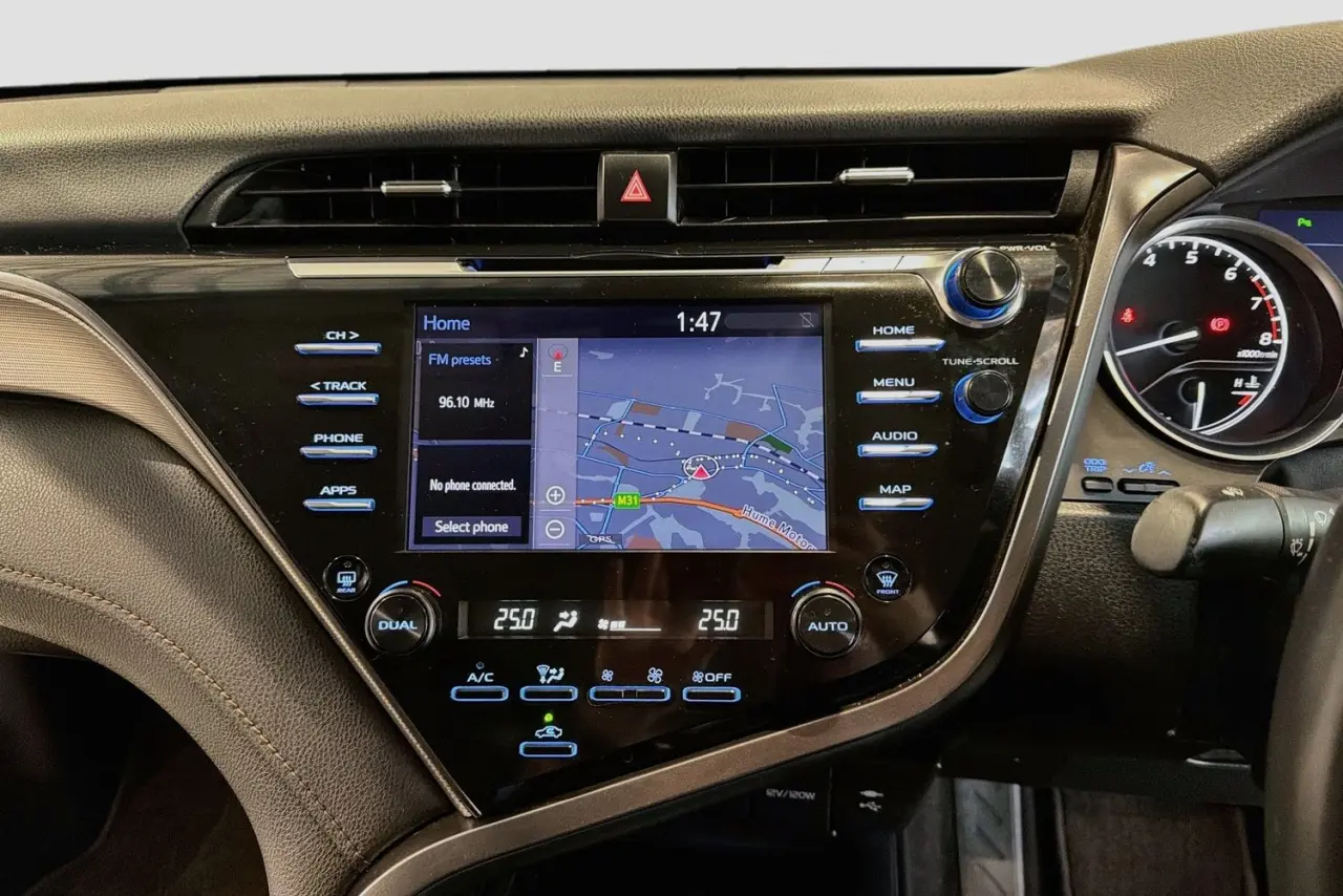 2019 Toyota Camry Gallery Image 15