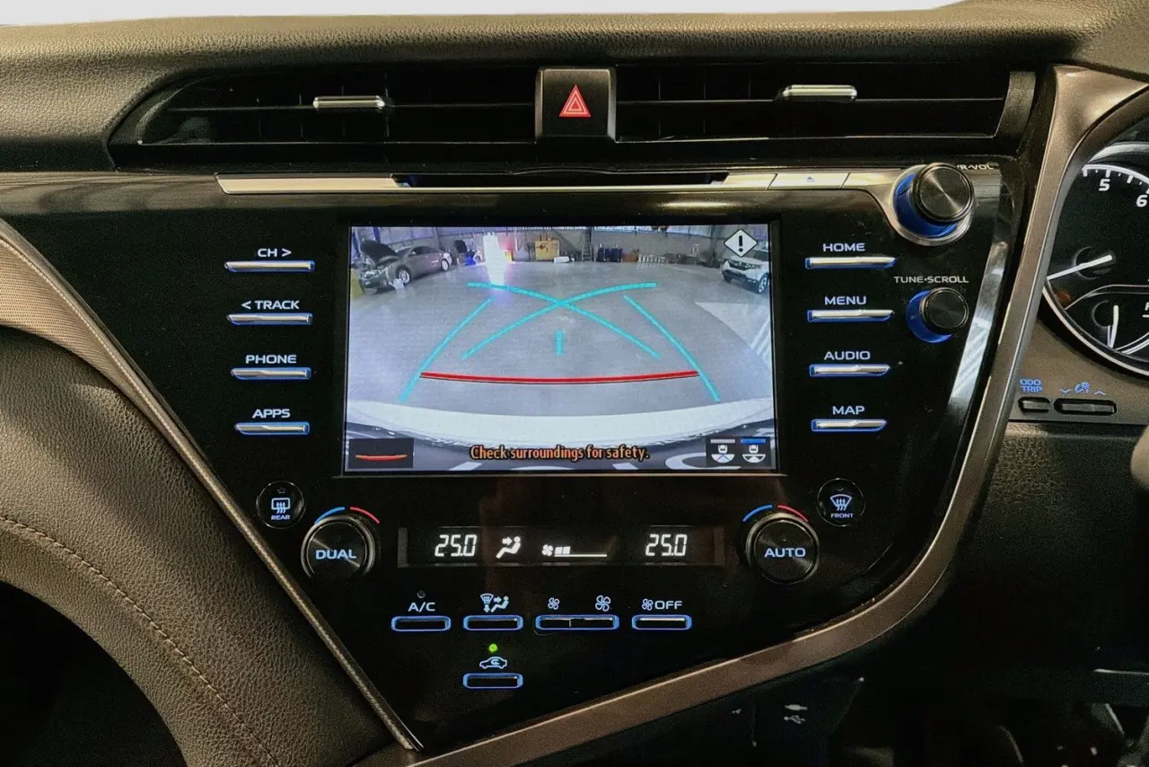 2019 Toyota Camry Gallery Image 16