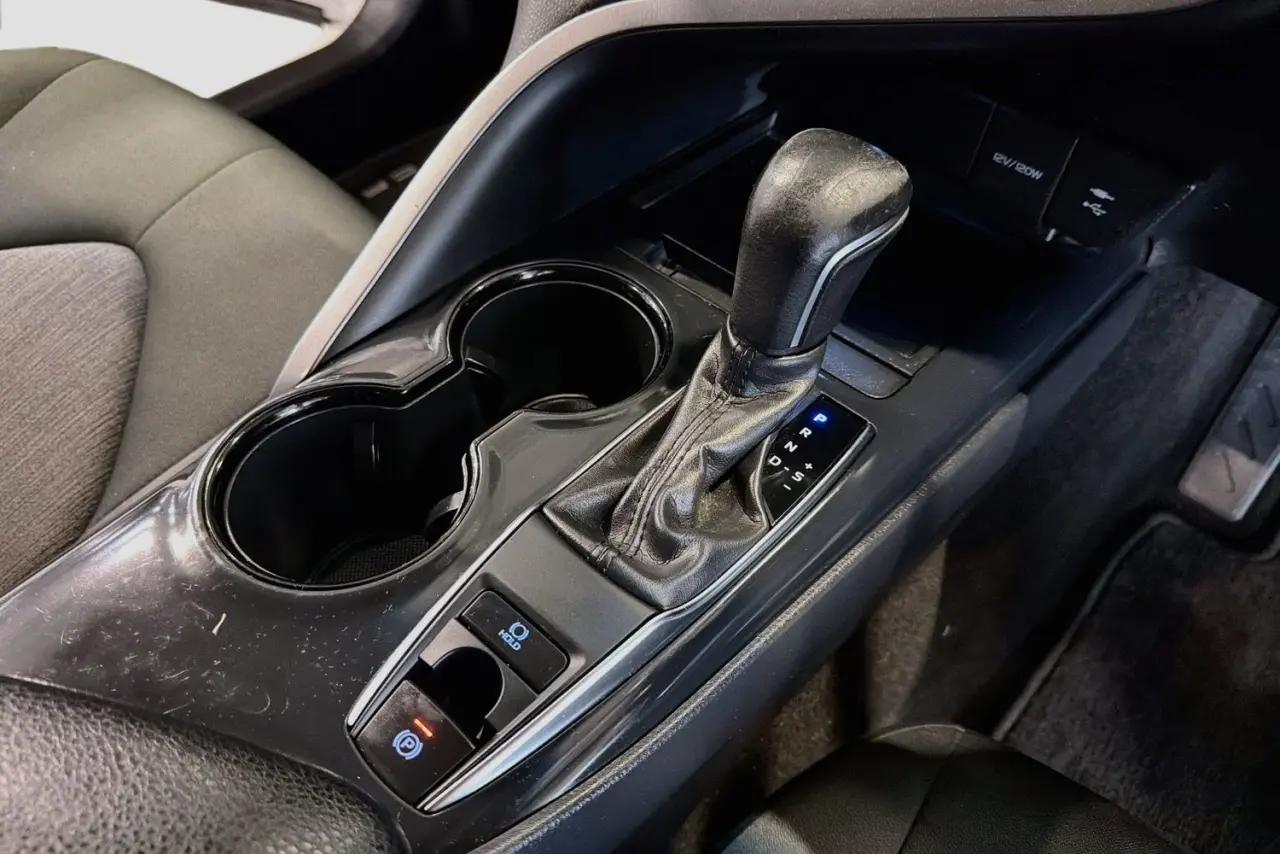 2019 Toyota Camry Gallery Image 18