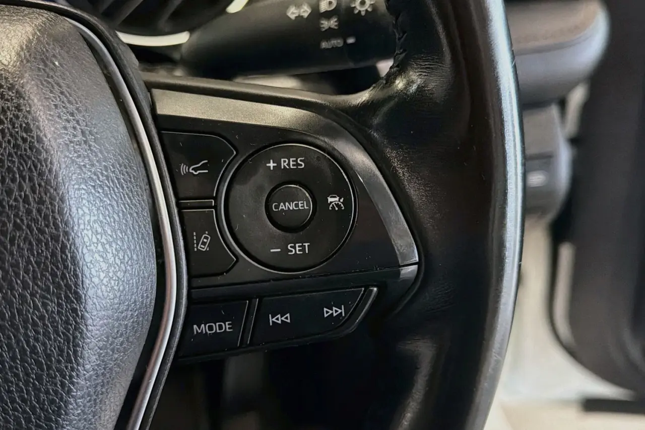 2019 Toyota Camry Gallery Image 20