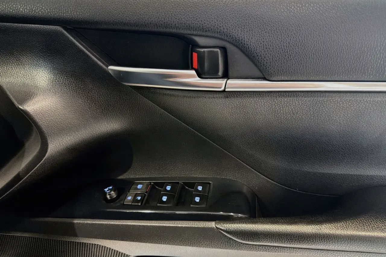2019 Toyota Camry Gallery Image 24