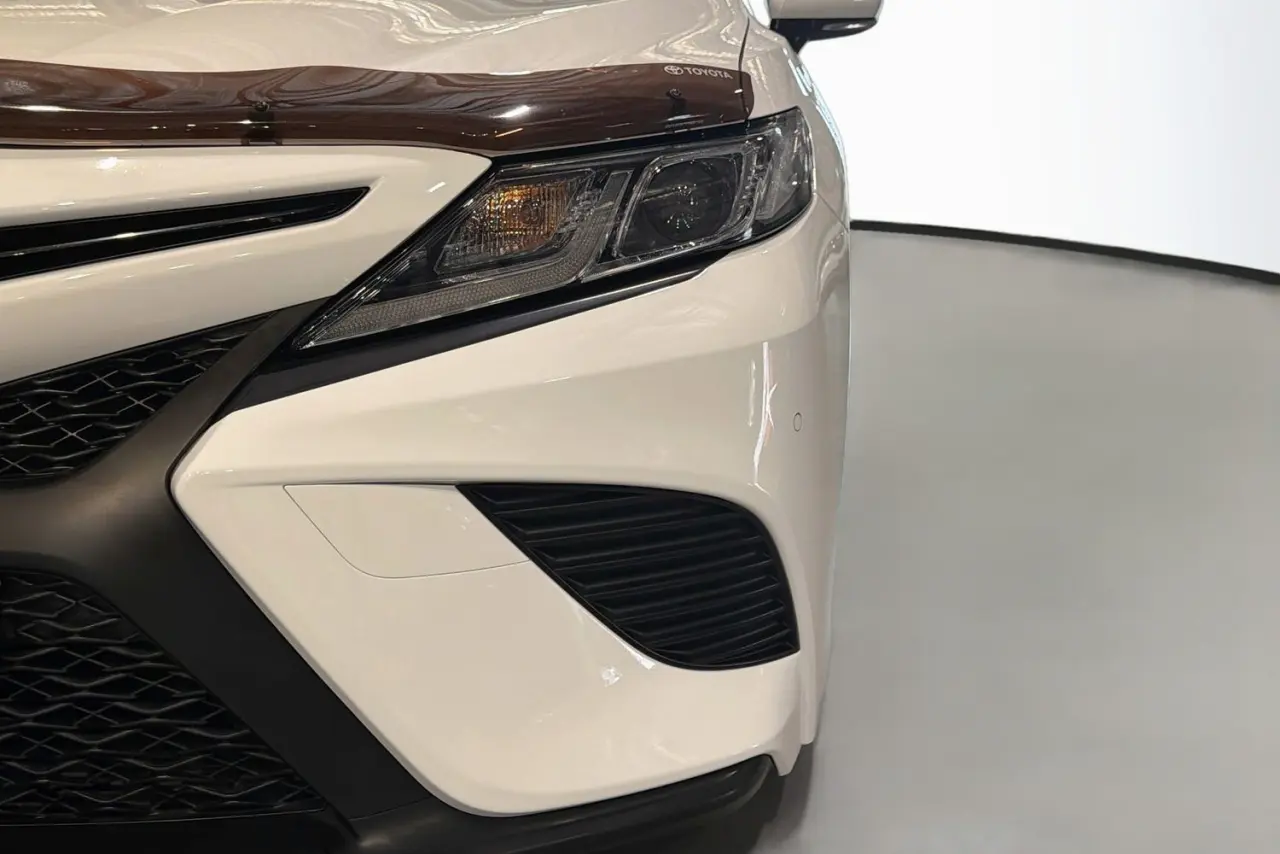 2019 Toyota Camry Gallery Image 3