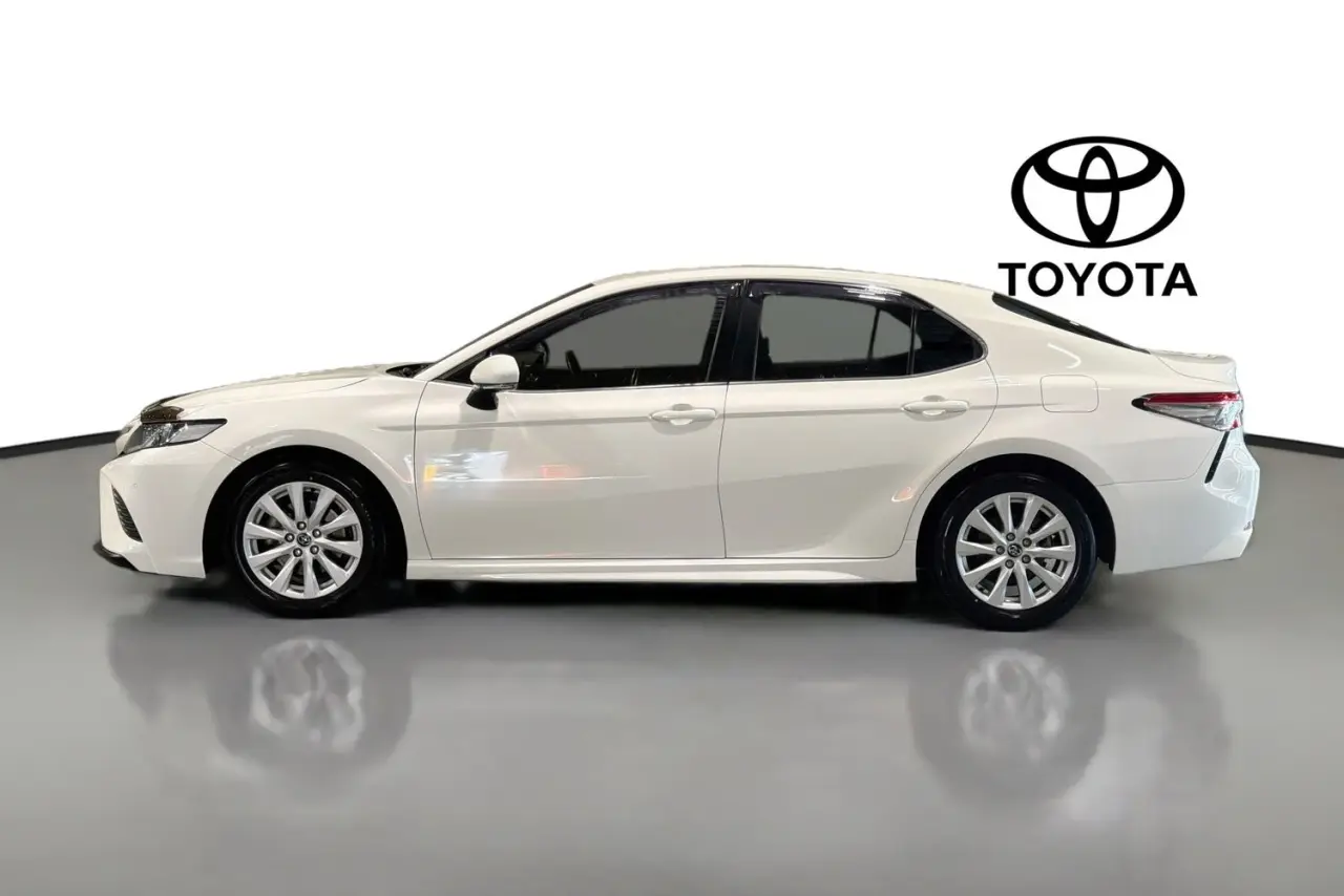 2019 Toyota Camry Gallery Image 5
