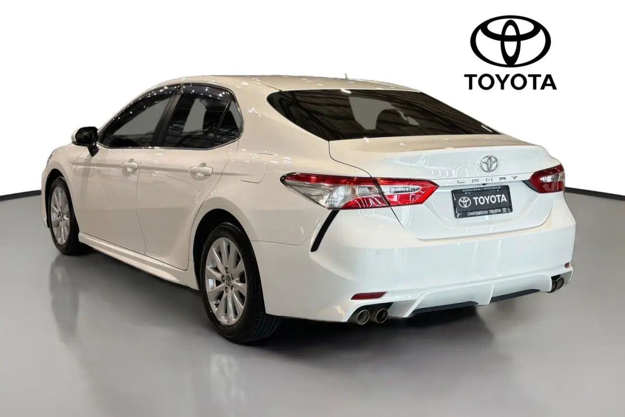 2019 Toyota Camry Gallery Image 6
