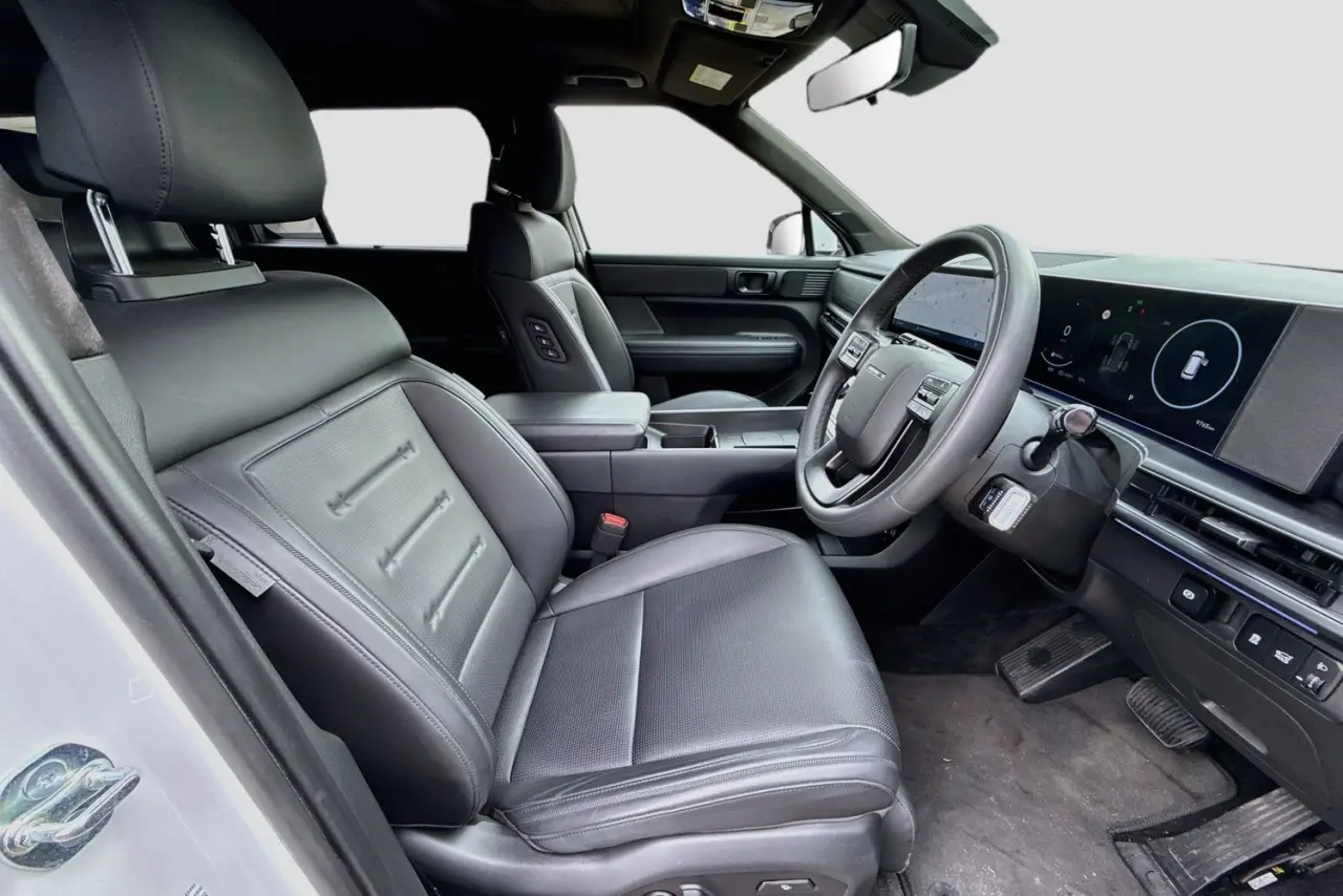 2024 Hyundai Santa Fe Gallery Image 13