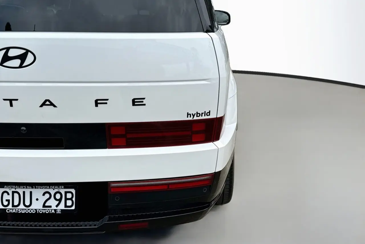 2024 Hyundai Santa Fe Gallery Image 9