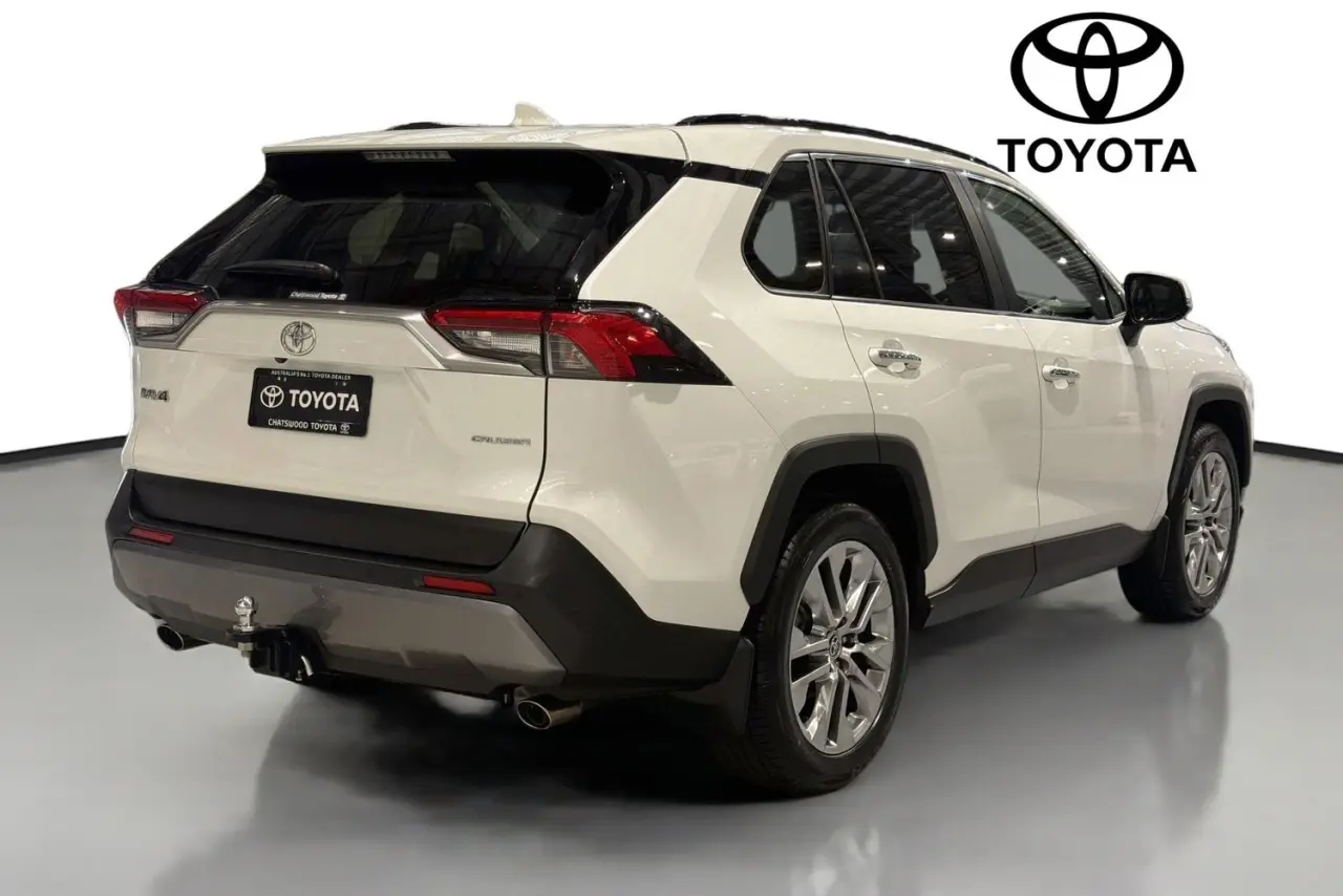 2020 Toyota RAV4 Gallery Image 10