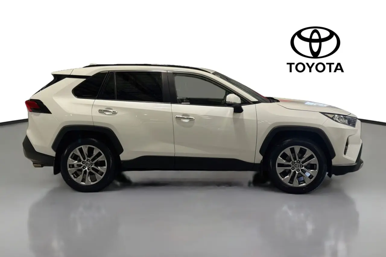 2020 Toyota RAV4 Gallery Image 11