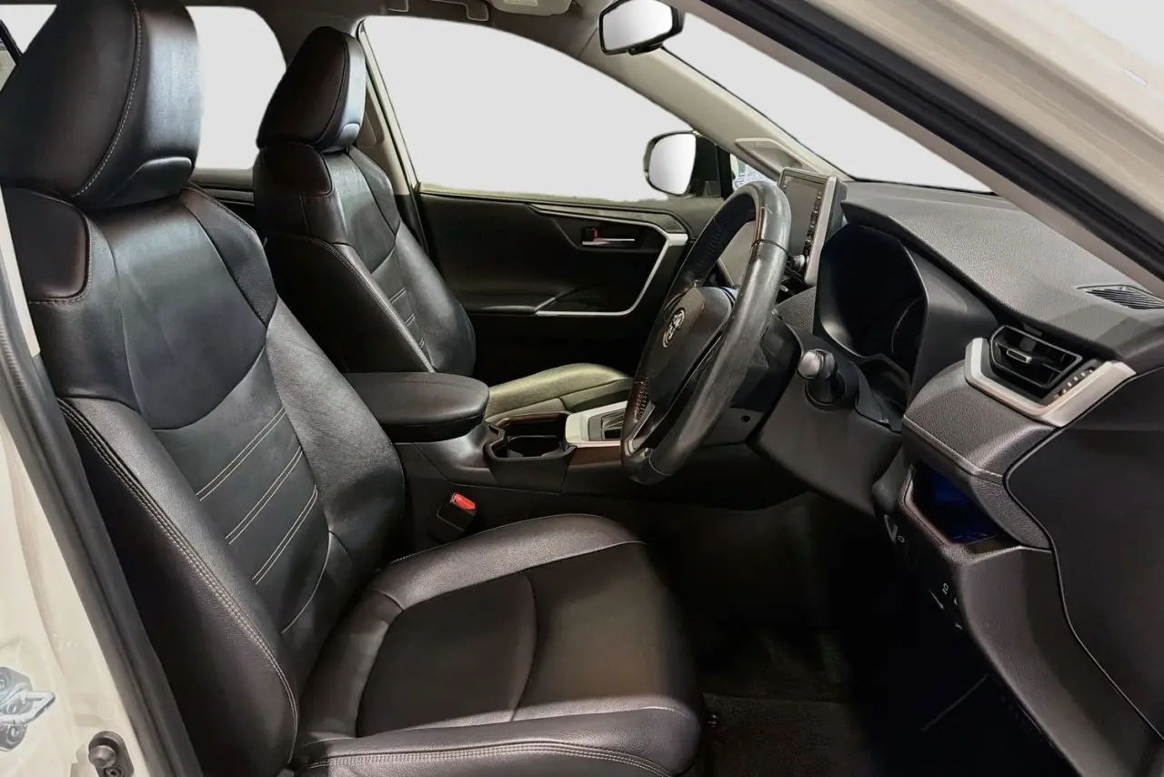2020 Toyota RAV4 Gallery Image 13