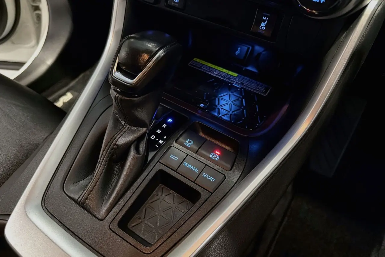 2020 Toyota RAV4 Gallery Image 18