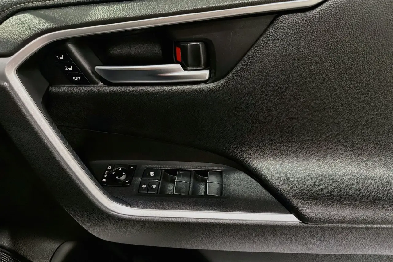 2020 Toyota RAV4 Gallery Image 24