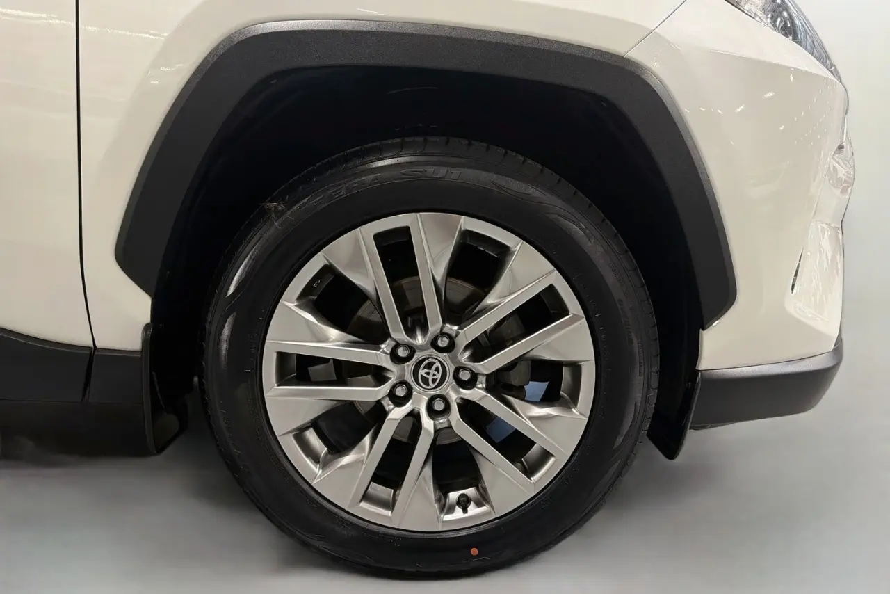 2020 Toyota RAV4 Gallery Image 28