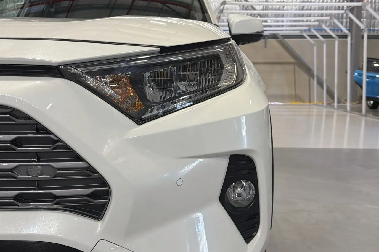 2020 Toyota RAV4 Gallery Image 3