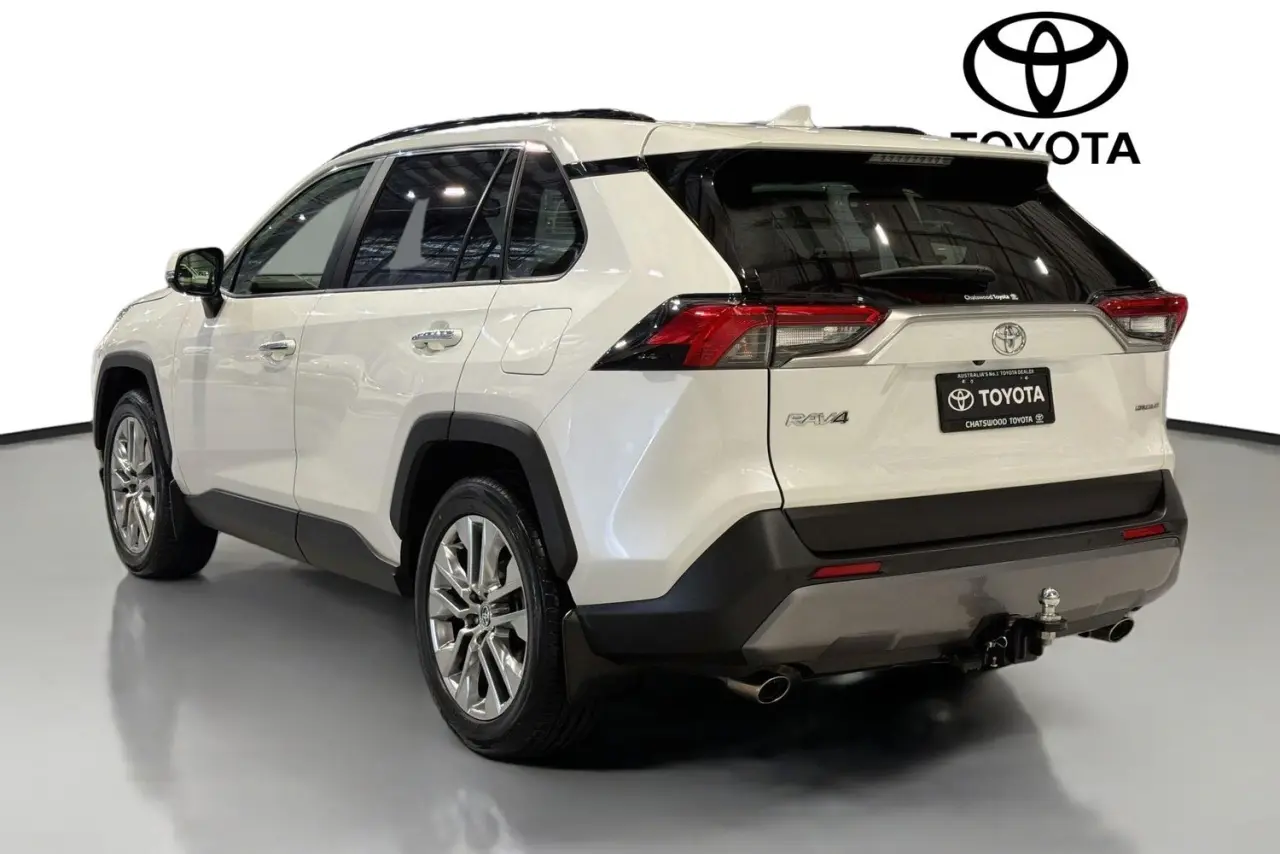 2020 Toyota RAV4 Gallery Image 6