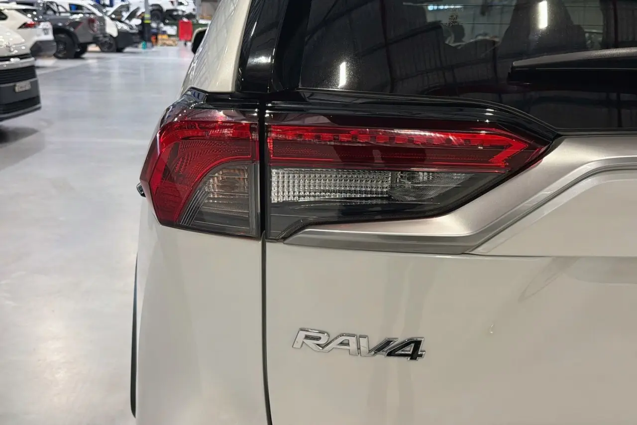 2020 Toyota RAV4 Gallery Image 8