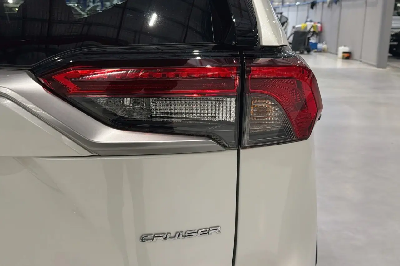 2020 Toyota RAV4 Gallery Image 9