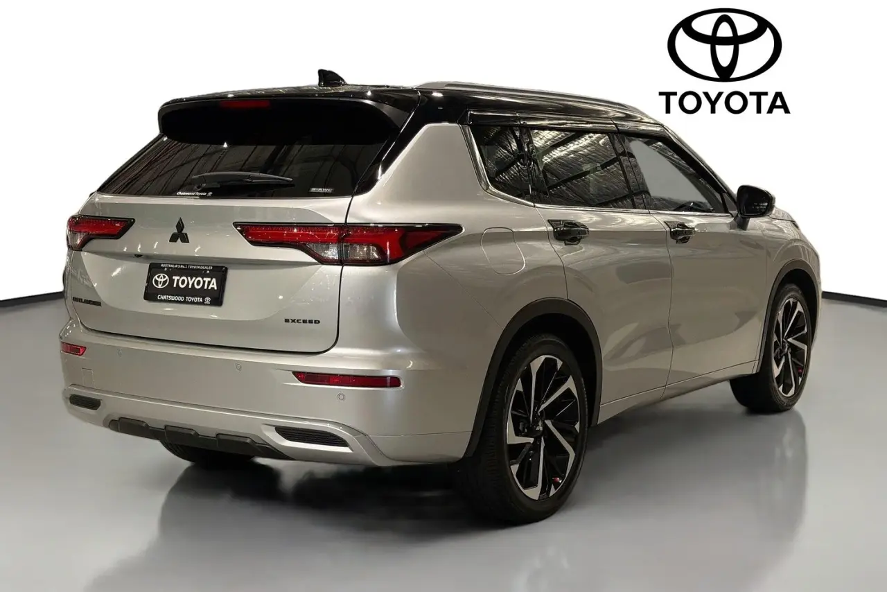 2024 Mitsubishi Outlander Gallery Image 10