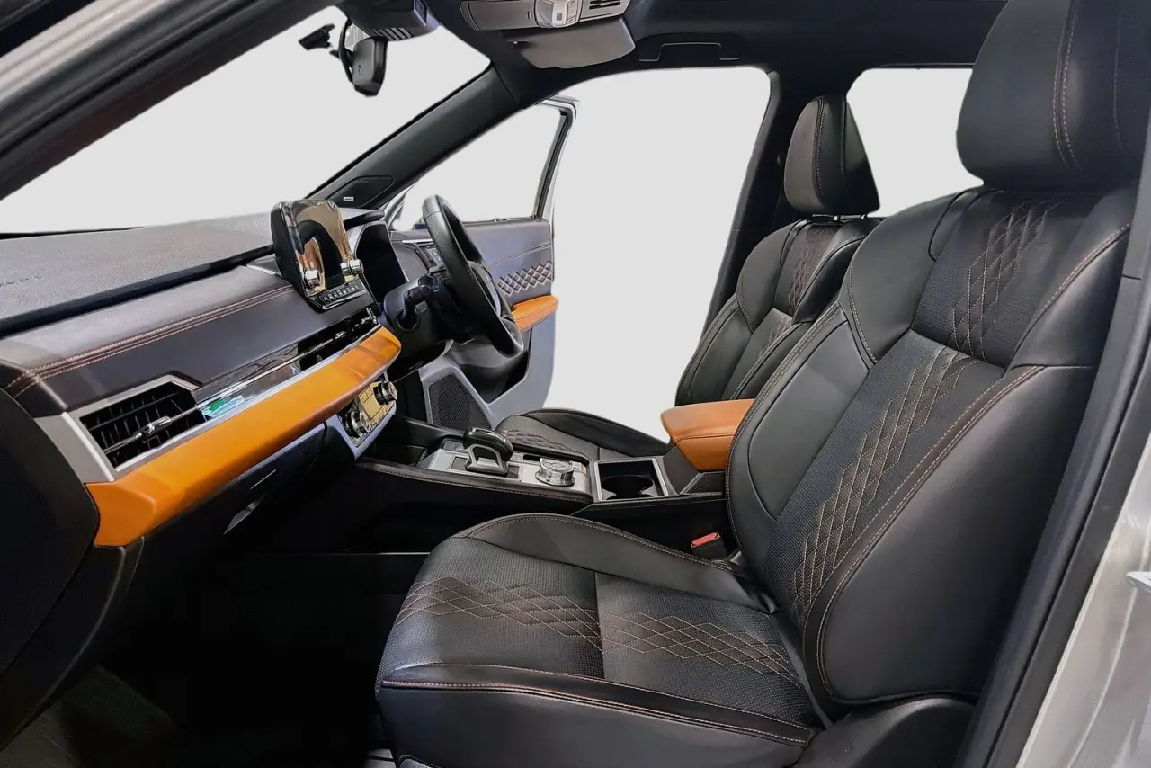 2024 Mitsubishi Outlander Gallery Image 25