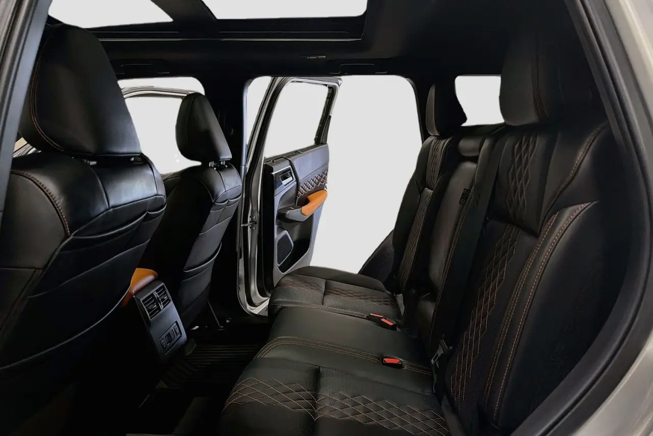 2024 Mitsubishi Outlander Gallery Image 26