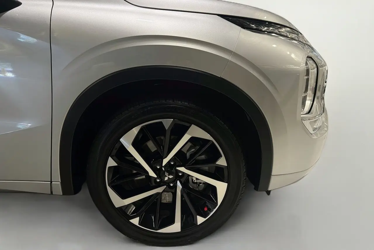 2024 Mitsubishi Outlander Gallery Image 28