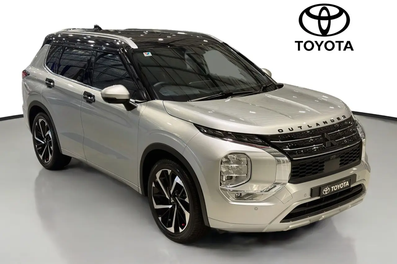 2024 Mitsubishi Outlander Gallery Image 30