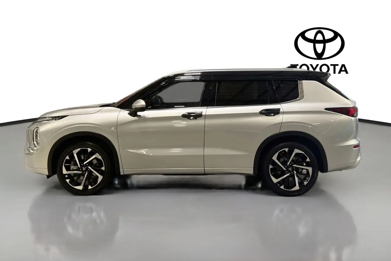 2024 Mitsubishi Outlander Gallery Image 5
