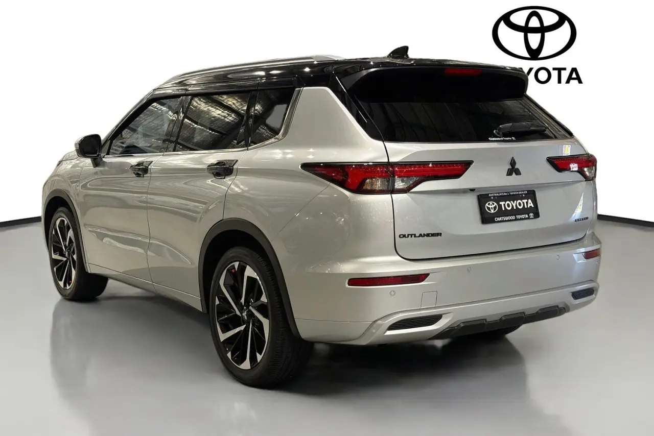 2024 Mitsubishi Outlander Gallery Image 6