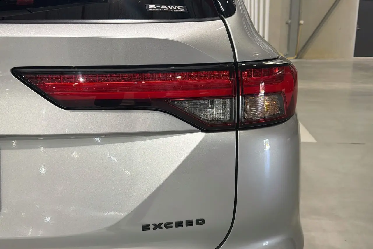 2024 Mitsubishi Outlander Gallery Image 9