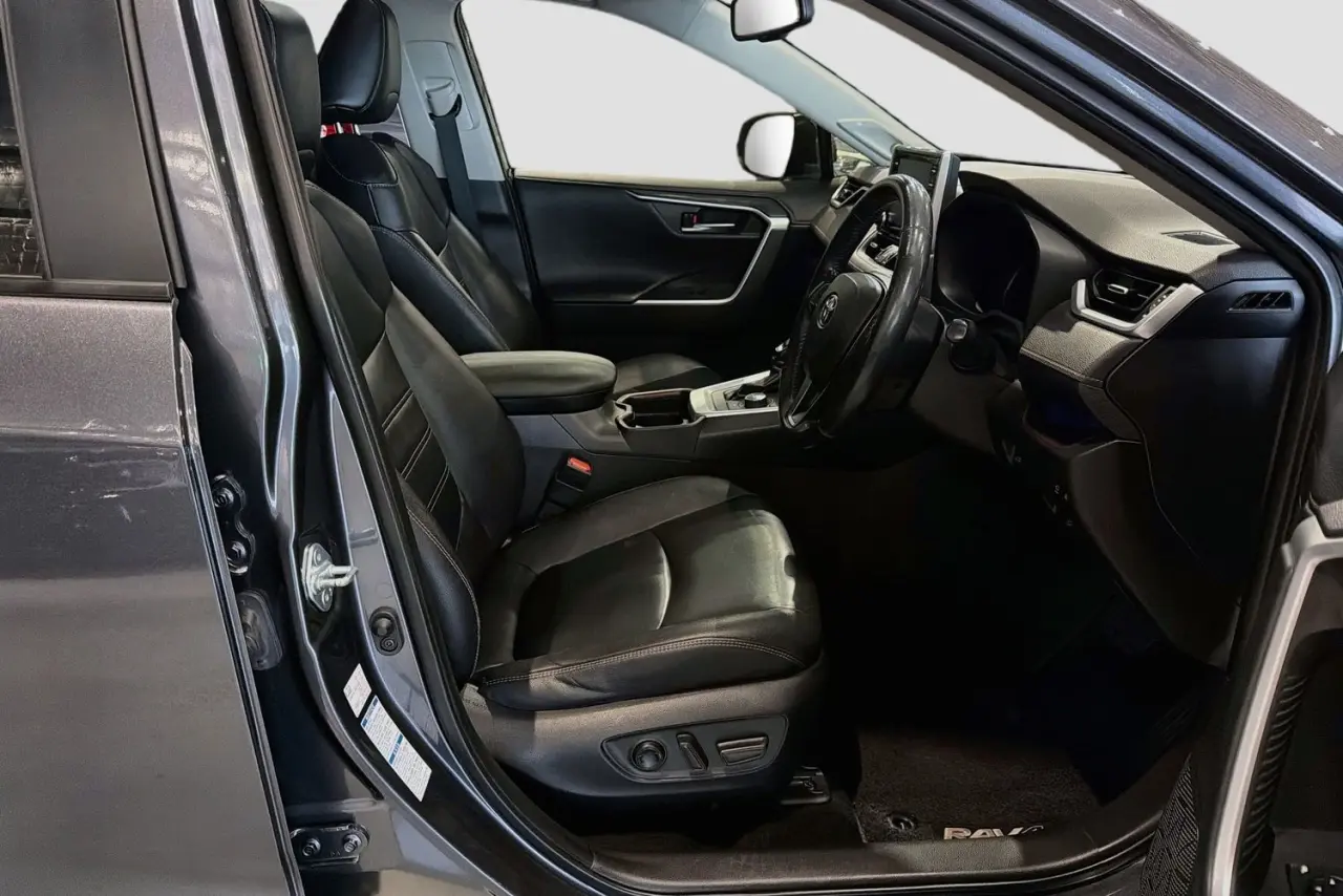 2019 Toyota RAV4 Gallery Image 13