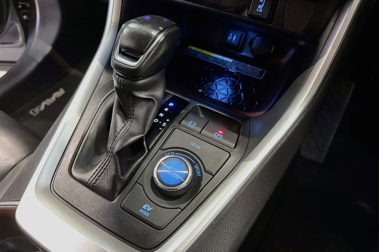 2019 Toyota RAV4 Gallery Image 18