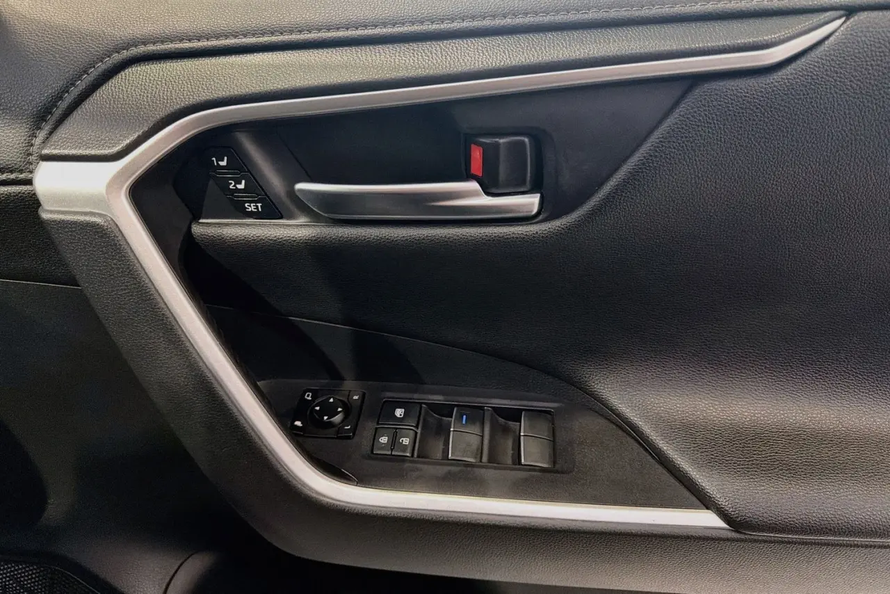 2019 Toyota RAV4 Gallery Image 24
