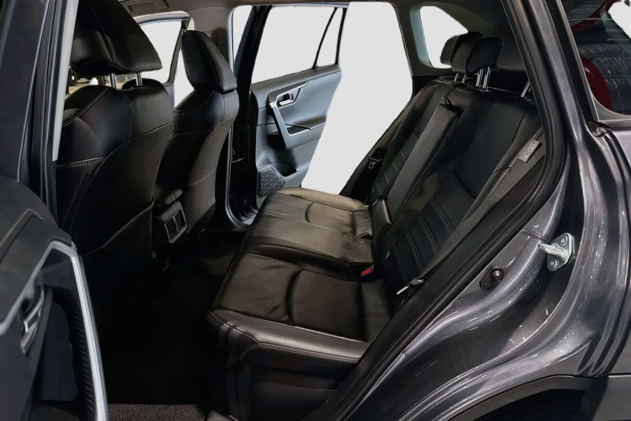 2019 Toyota RAV4 Gallery Image 26