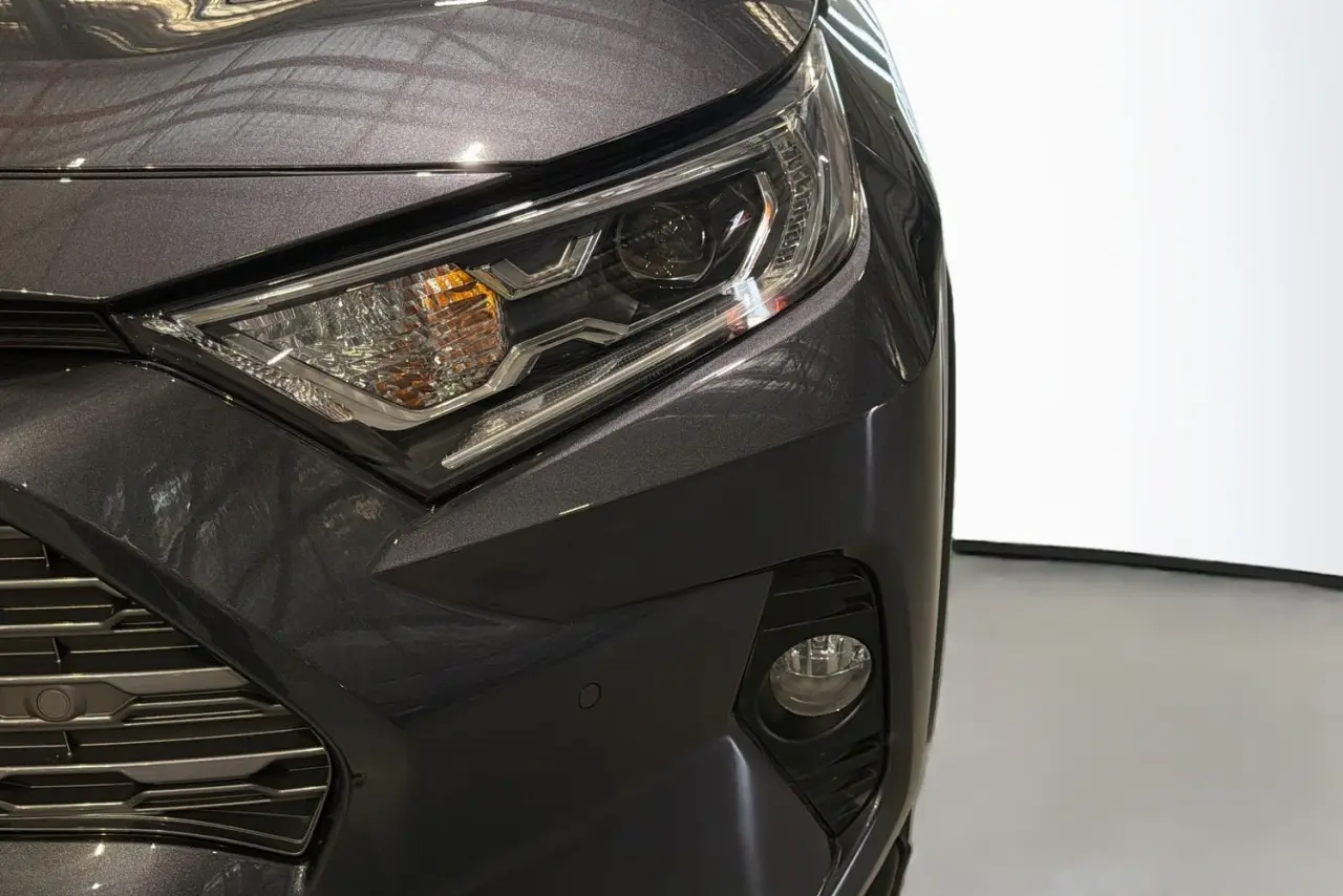 2019 Toyota RAV4 Gallery Image 3