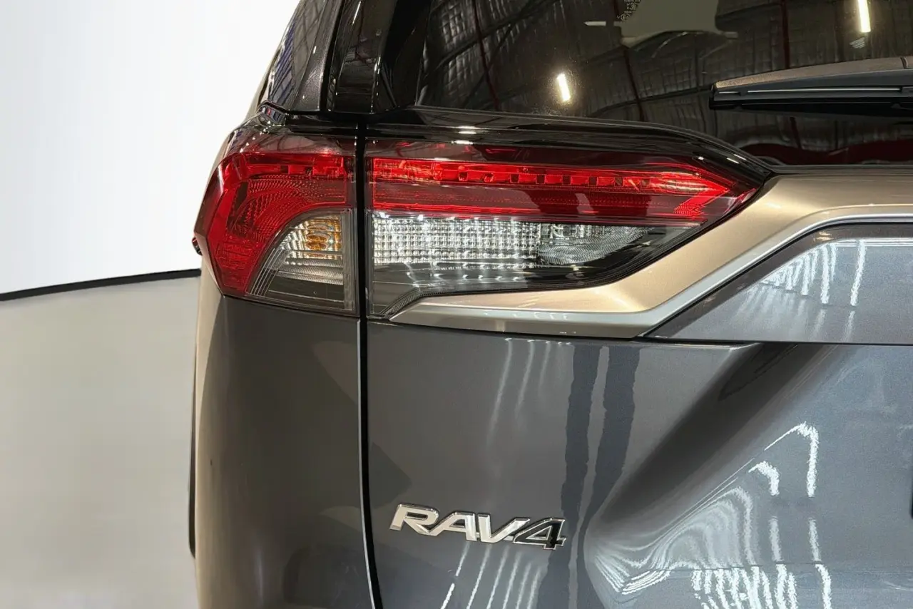 2019 Toyota RAV4 Gallery Image 8