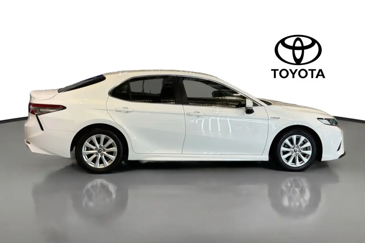 2018 Toyota Camry Gallery Image 11