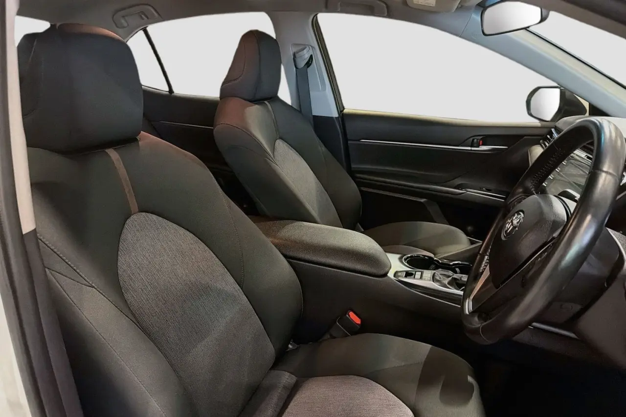 2018 Toyota Camry Gallery Image 13