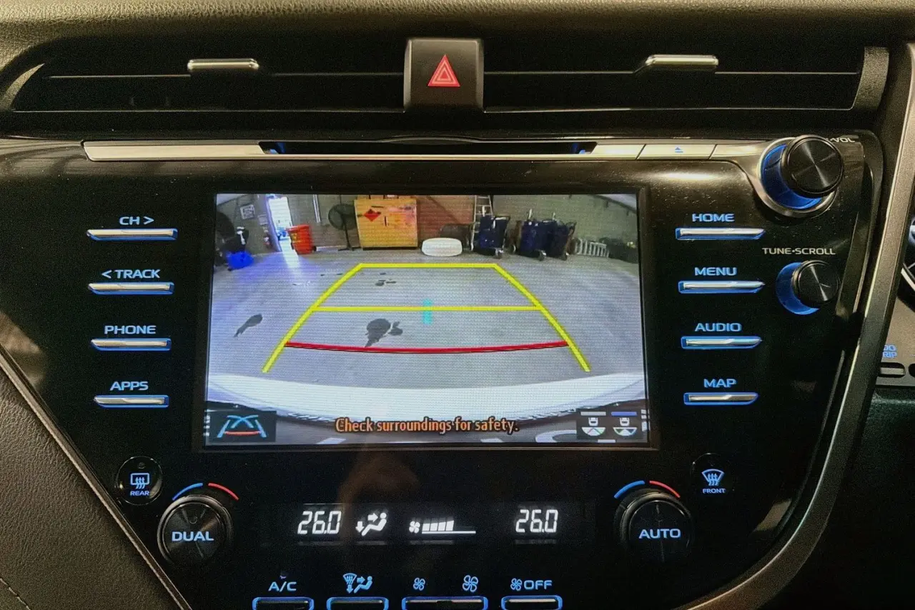 2018 Toyota Camry Gallery Image 16