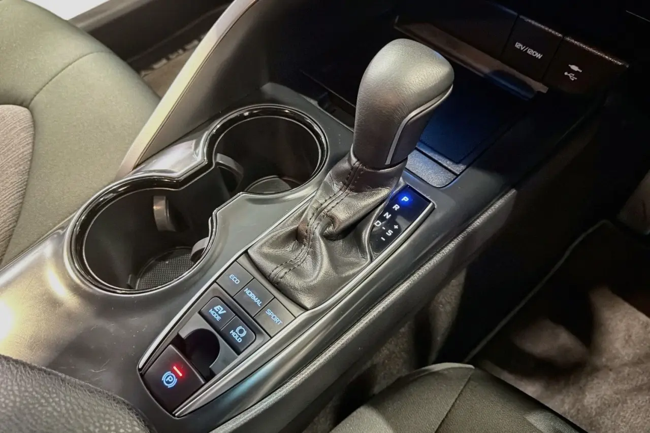 2018 Toyota Camry Gallery Image 18
