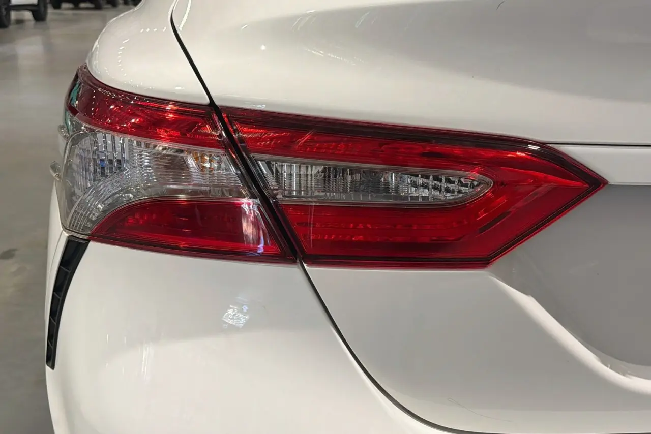 2018 Toyota Camry Gallery Image 8