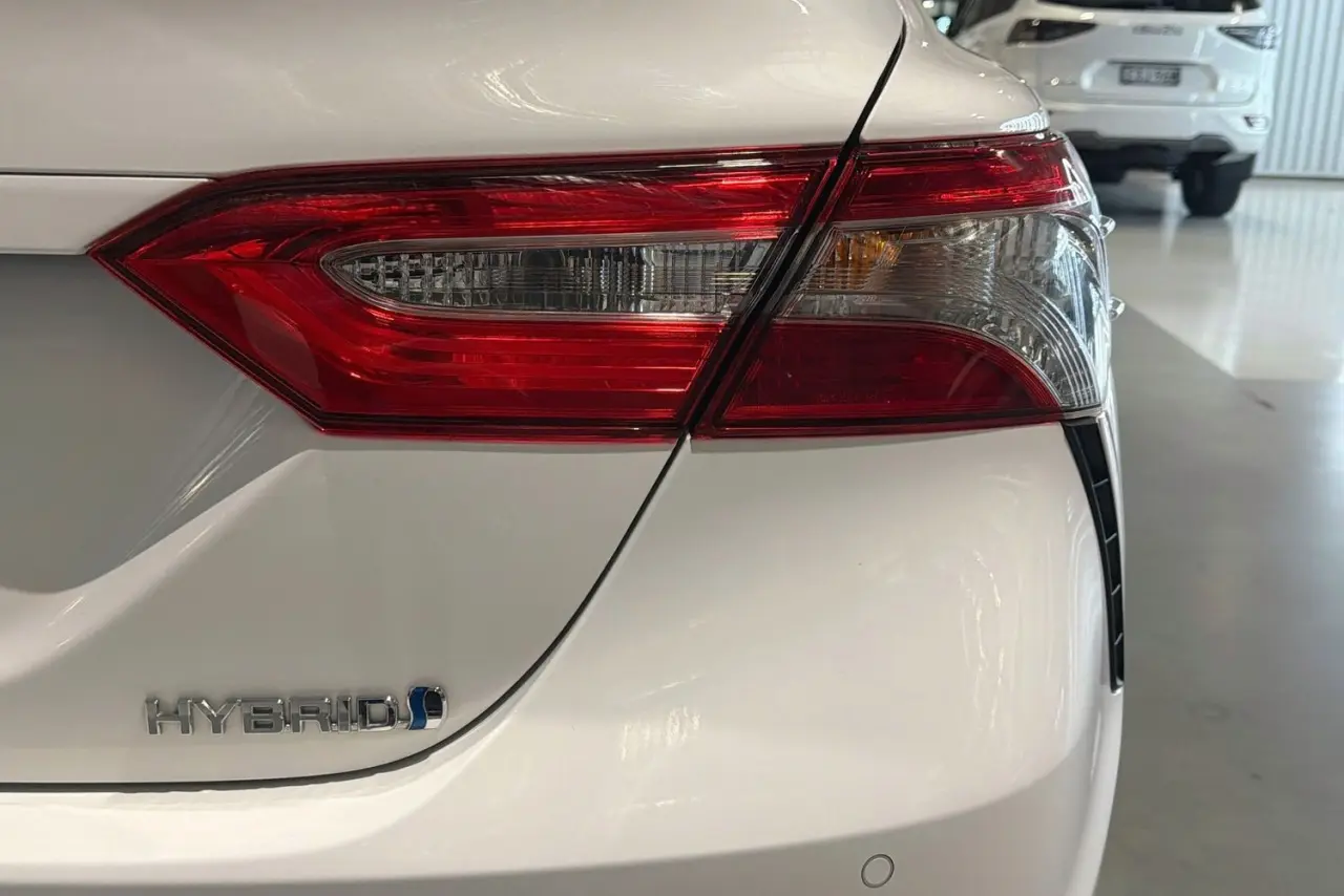 2018 Toyota Camry Gallery Image 9
