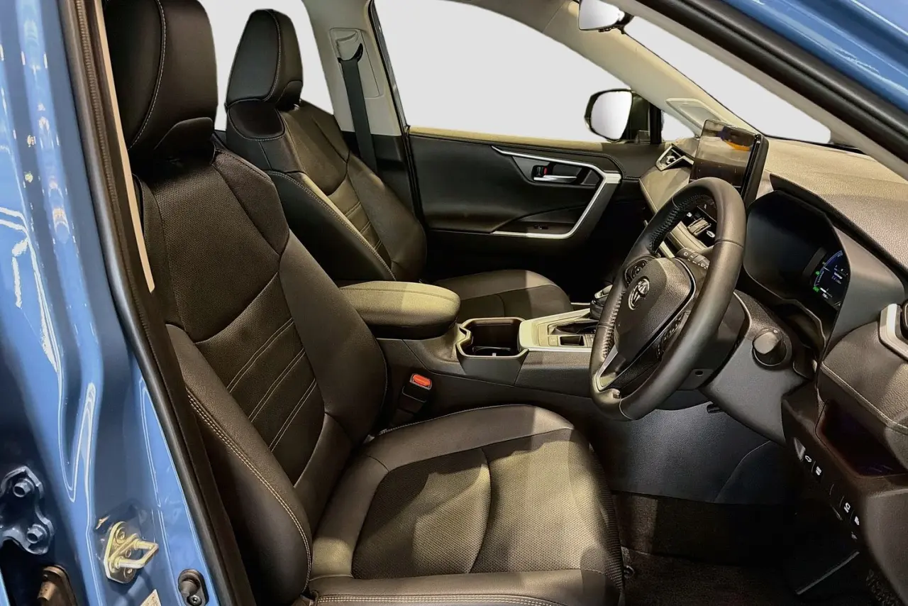 2025 Toyota RAV4 Gallery Image 13