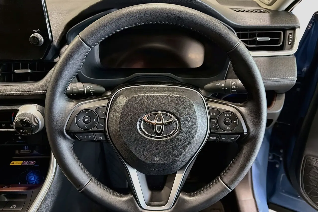 2025 Toyota RAV4 Gallery Image 21