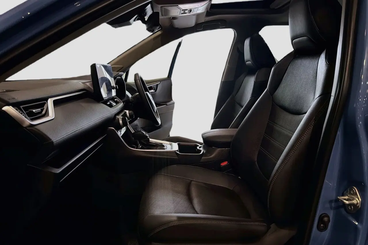 2025 Toyota RAV4 Gallery Image 25
