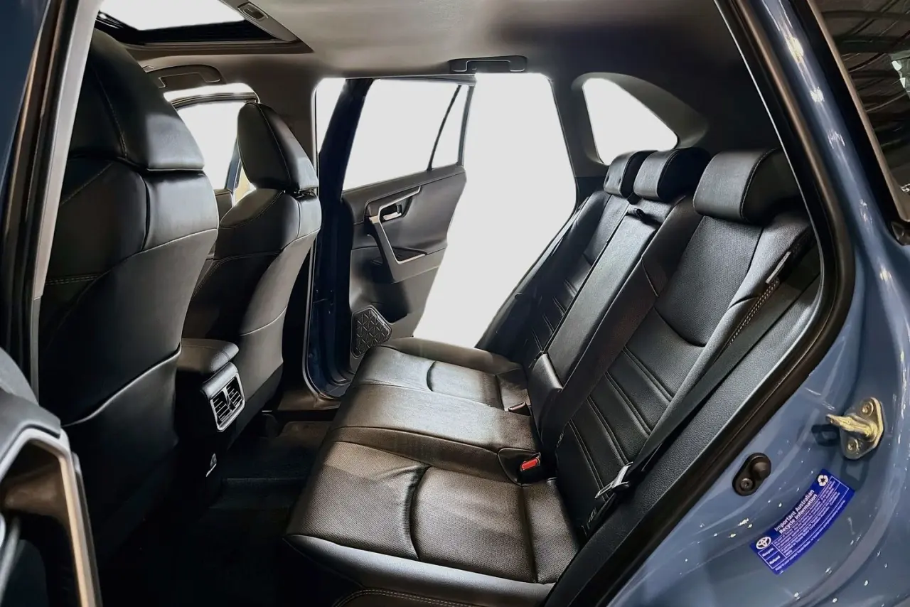 2025 Toyota RAV4 Gallery Image 26