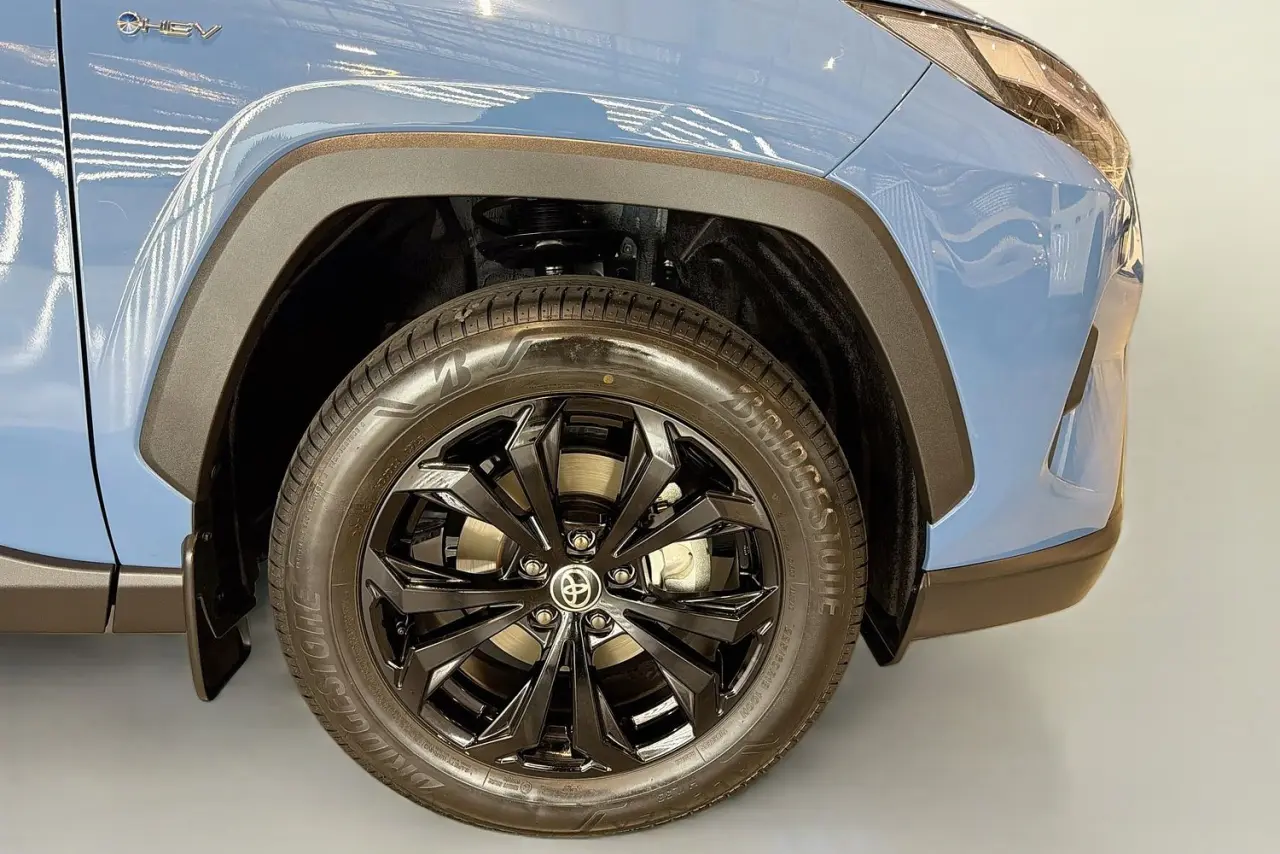 2025 Toyota RAV4 Gallery Image 28